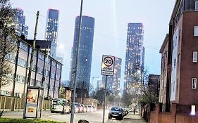 A Superb 2 Bed, 2 Bathroom Apartment In Manchester City Centre Free Parking